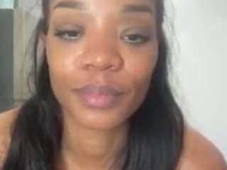 tastethepeach webcam