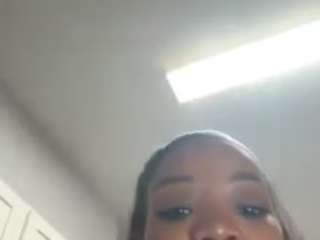 tastethepeach webcam