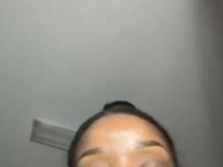 tastethepeach webcam