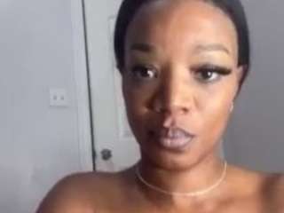 Live webcam model tastethepeach on Soda Cams