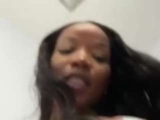 le modèle tastethepeach est en webcam porno dans un show sur le site camsoda, il possède les tags suivants: ass,dildo,toys,solo,smoking,pussy,oil,natural,ass clapping,fingers,lovense,cum-on-pussy,cum,cowgirl,control,cock rating,brown-eyes,blowjob,black-hair,bedroom