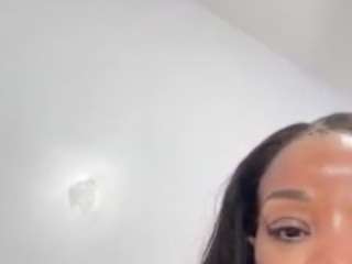 TasteThePeach live cam