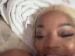 tastethepeach's CamSoda show and profile