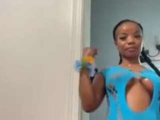 tastethepeach webcam