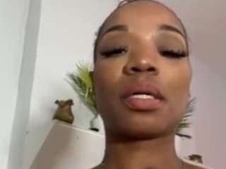 tastethepeach's CamSoda show and profile