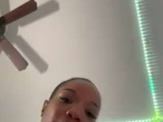 tastethepeach webcam