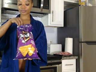 Live cam show with TasteThePeach