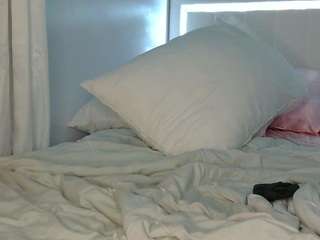 TasteThePeach live cam preview