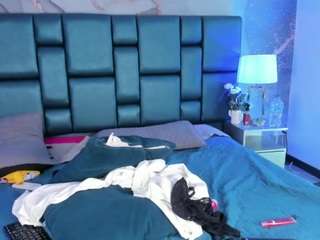 riri-brunnete Live Webcam on CamSoda