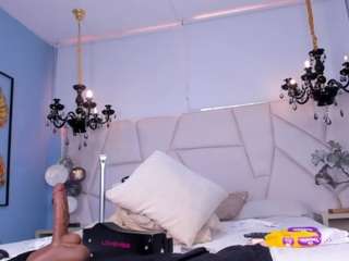 Live webcam model riri-brunnete on Soda Cams