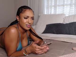 Live webcam model dreamyceline on Soda Cams