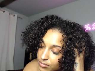 Live webcam model dreamyceline on Soda Cams