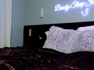 Live webcam model dreamyceline on Soda Cams