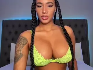 Lola Bunniii's Live Sex Cam Show