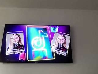 HOME ALONE ? ! take shot ! [371 tokens remaining]