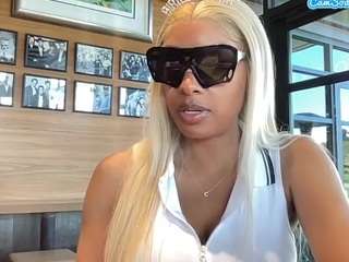 carmensindiego's CamSoda show and profile