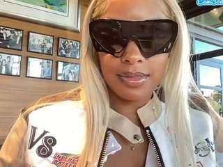 carmensindiego's CamSoda show and profile