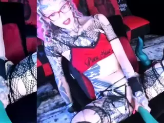 SerifinaOfficial's Live Sex Cam Show