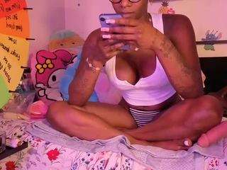 giselle69capri Live Webcam on CamSoda