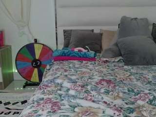 Live webcam model prettyjess on Soda Cams