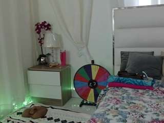 Live webcam model prettyjess on Soda Cams