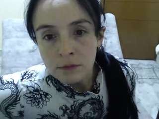 Este modelo está en vivo ahora. antara-girl