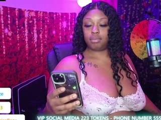 Live webcam model queencroze on Soda Cams