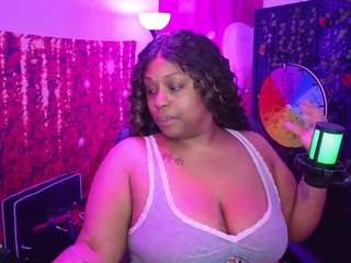 queencroze Live Webcam on CamSoda