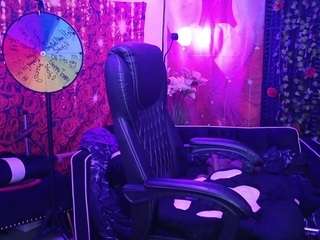 queencroze Live Webcam on CamSoda