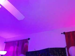 queencroze Live Webcam on CamSoda