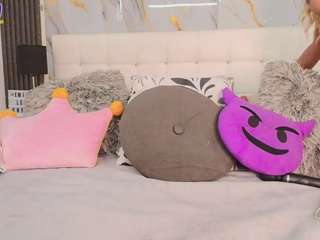 emilyleah live webcam show