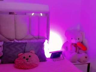 doll-sophiax live webcam show