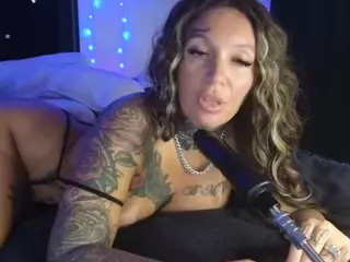 HornyLindzay's Live Sex Cam Show