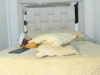 naomy-rh's CamSoda show and profile