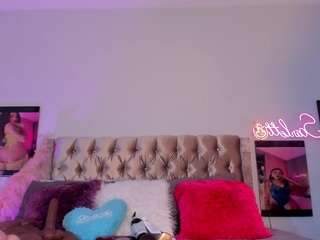 Scarlett Horny live webcam show