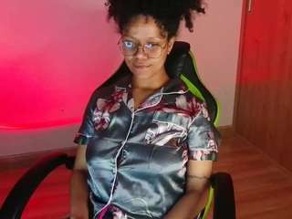 Live cam show with emma-ruiz