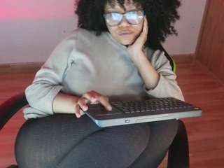 emma-ruiz live cam preview