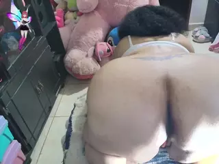 millarobertss's Live Sex Cam Show