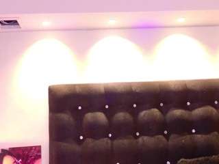 Live webcam model valen-scott on Soda Cams