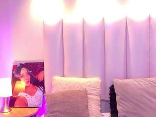 le modèle valen-scott est en webcam porno dans un show sur le site camsoda, il possède les tags suivants: ass,lovense,twerk,toys,shaved-pussy,no smoking,black hair,no drinking,feet,domination,doggy-style,deepthroat,camel toe,butt-plug,brown eyes,big-ass,curvy,exclusive,hd,latina