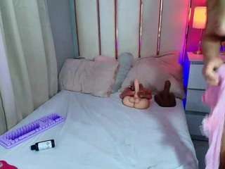 Live webcam model sheerlyn on Soda Cams