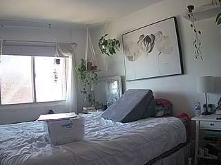 voyeurcam-xiennamoreau-01