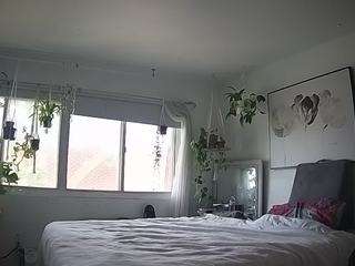 voyeurcam-xiennamoreau-01