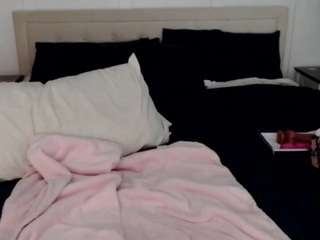 Live webcam model hot-wife-mia on Soda Cams