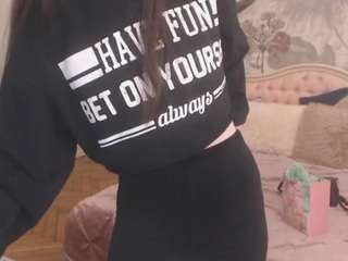 trishadavis, female webcam model,  years old, on live webcam