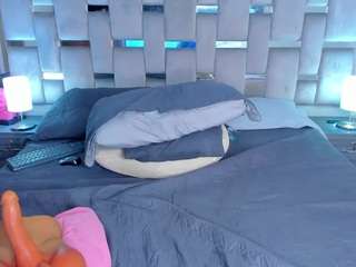 Questo modello è in diretta ora. cammiila