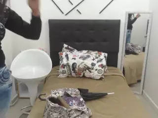 alejandra-diaz's Live Sex Cam Show