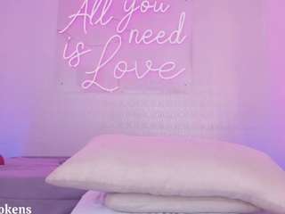 Live webcam model hailey-miller1 on Soda Cams