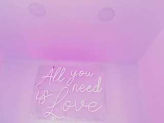 Live webcam model hailey-miller1 on Soda Cams