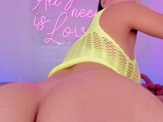 Live webcam model hailey-miller1 on Soda Cams